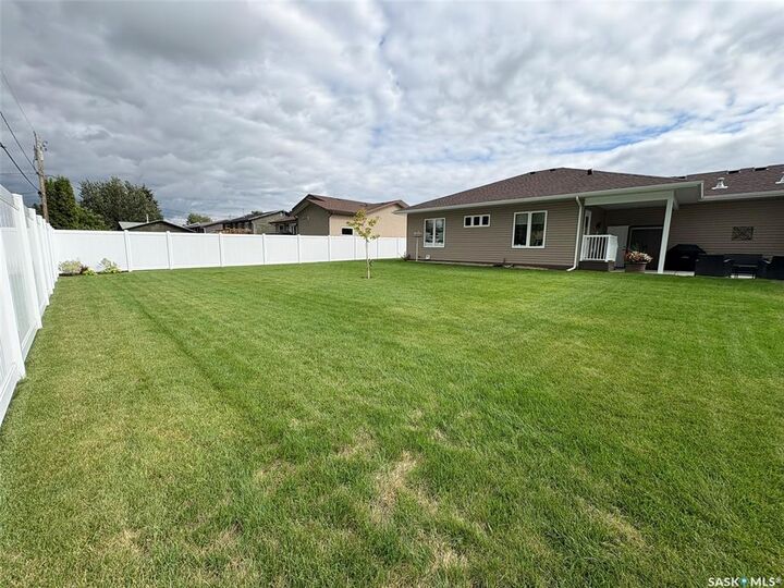 Property Photo:  222 3rd Avenue  SK S0M 0Y0 