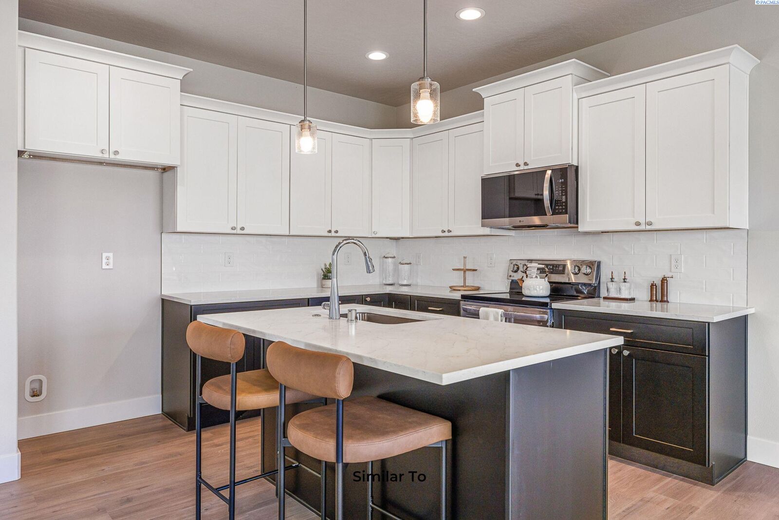 Property Photo:  7521 Grapevine Ct  WA 99353 