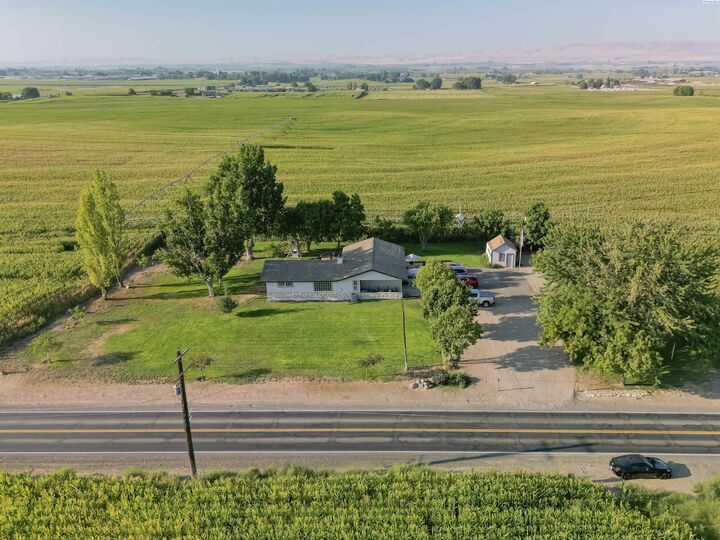Property Photo: 691 Van Belle Rd WA 98932
