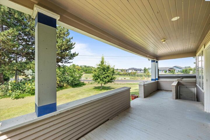 Property Photo: 2924 Cottonwood Road WA 99362