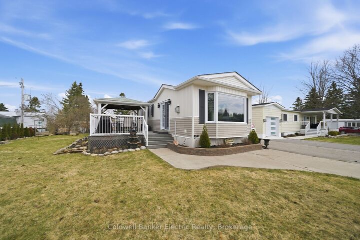 Property Photo: 7 Homewood Avenue ON K9V 0H5