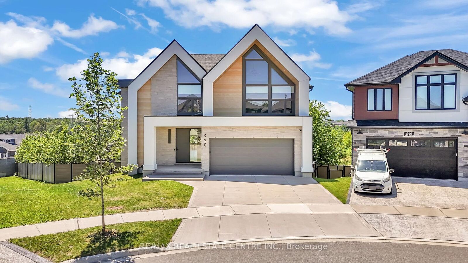 Property Photo: 920 Thomas Pedder Court ON N2P 0C2