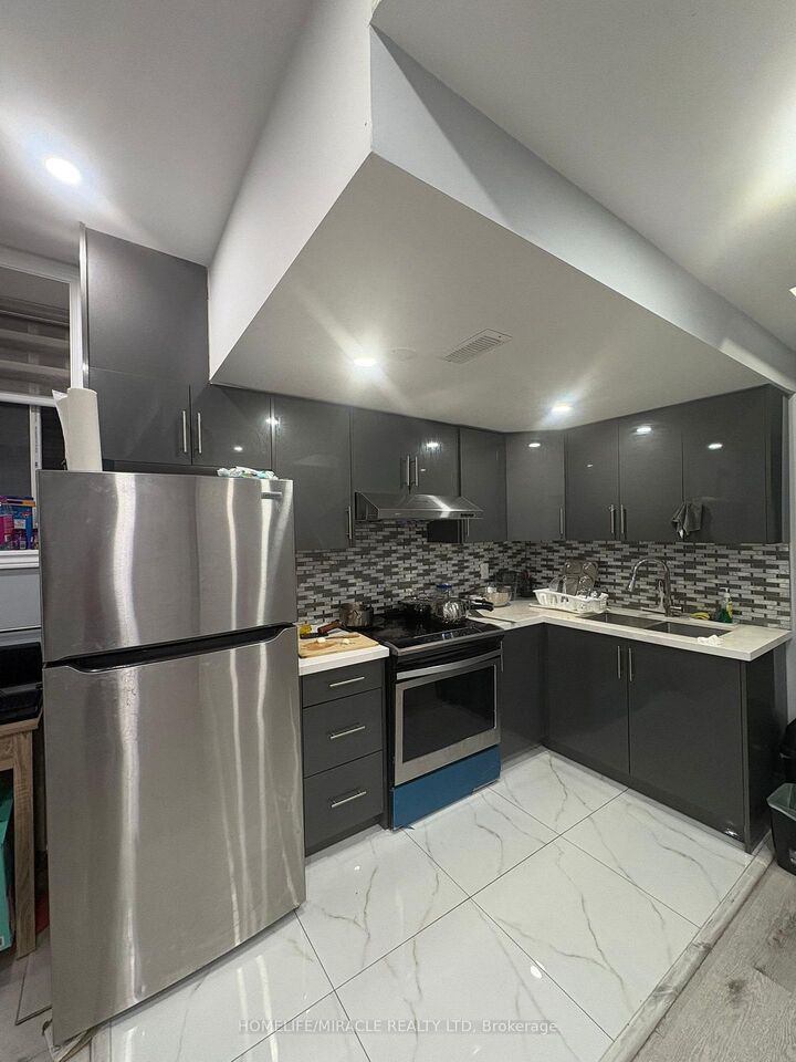 Property Photo: 8 Midmorning Road ON L6X 5P7