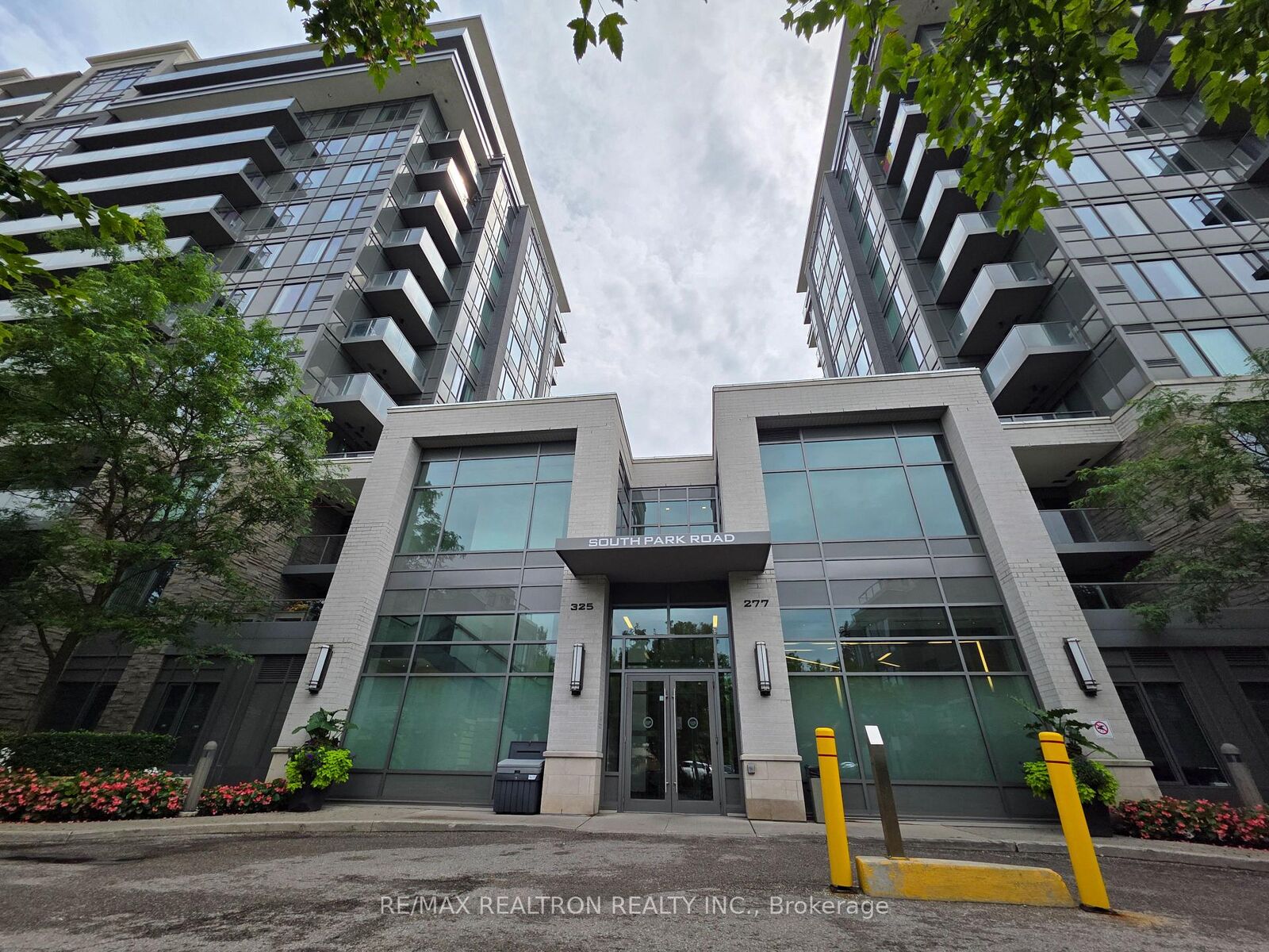 Property Photo: 325 South Park Road 603 ON L3T 0B8