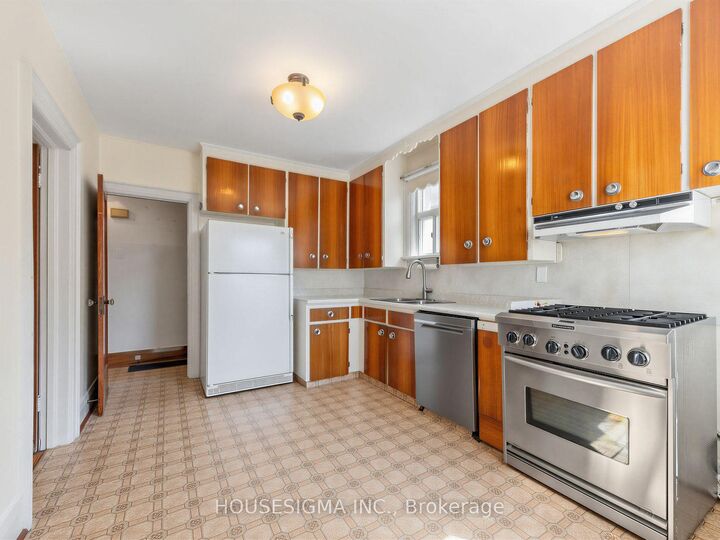 Property Photo: 491 Hopewell Avenue ON M6E 2S5