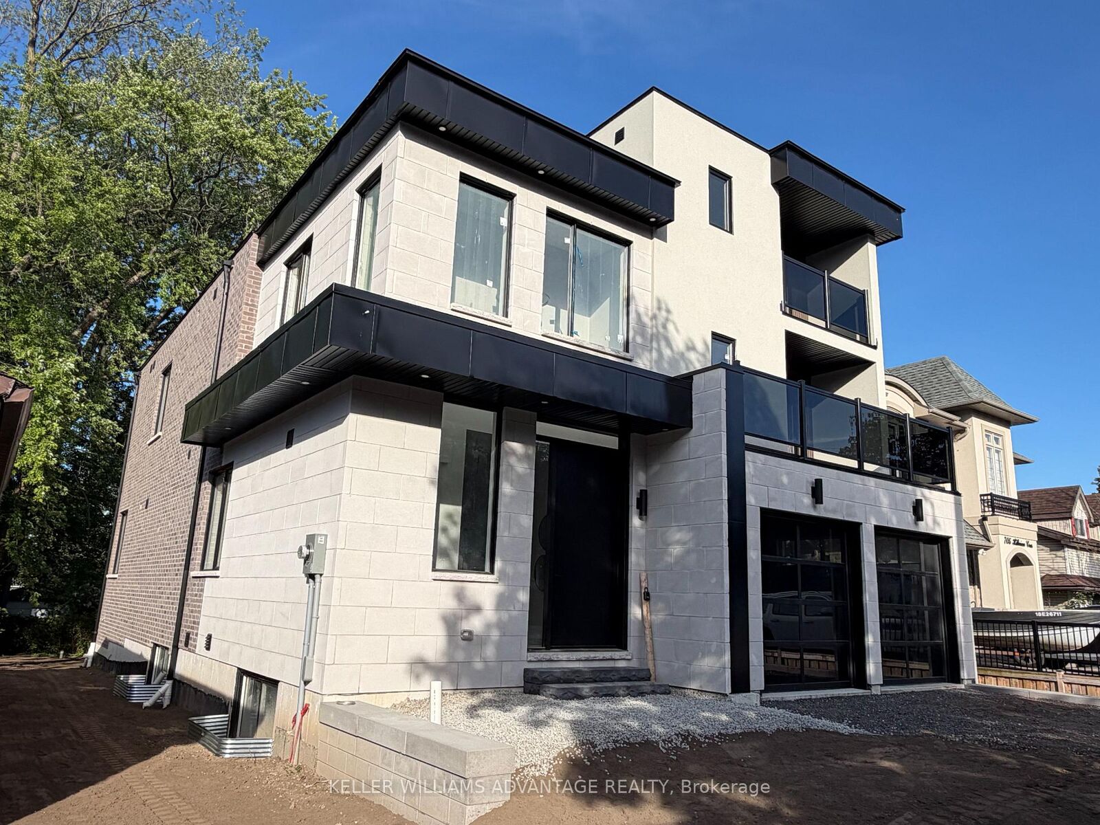 Property Photo:  711 Hillview Crescent  ON L1W 2R6 