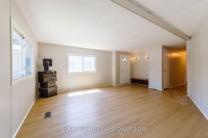 Property Photo: 21 Maplewood Avenue ON K7C 3P1