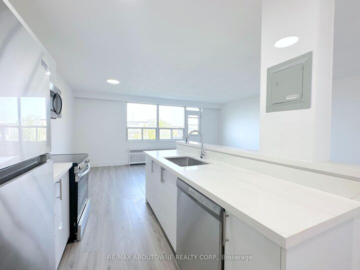 Property Photo:  79 Jameson Avenue 716  ON M6K 2V3 