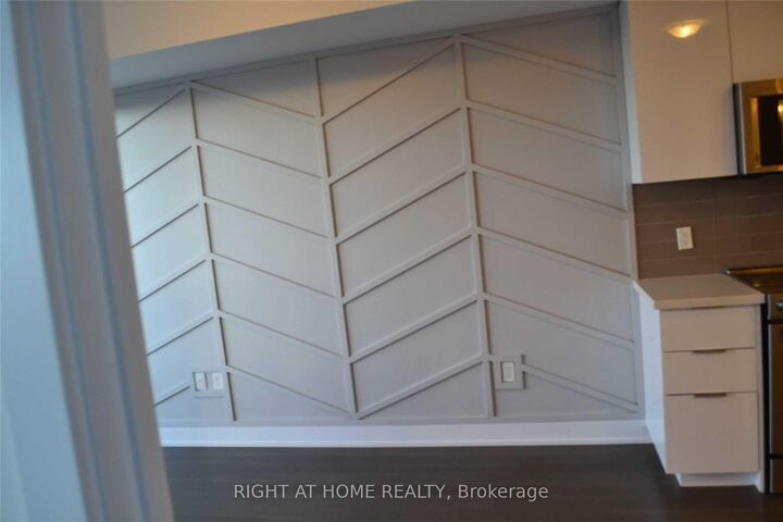 Property Photo: 30 Shore Breeze Dr Drive 5604 ON M8V 0J1