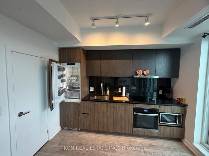 Property Photo: 1100 Sheppard Avenue W Ph07 ON M3A 0G8