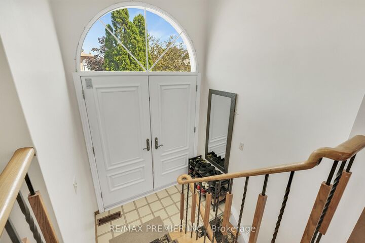 Property Photo:  4178 Dursley Crescent  ON L4Z 1J7 