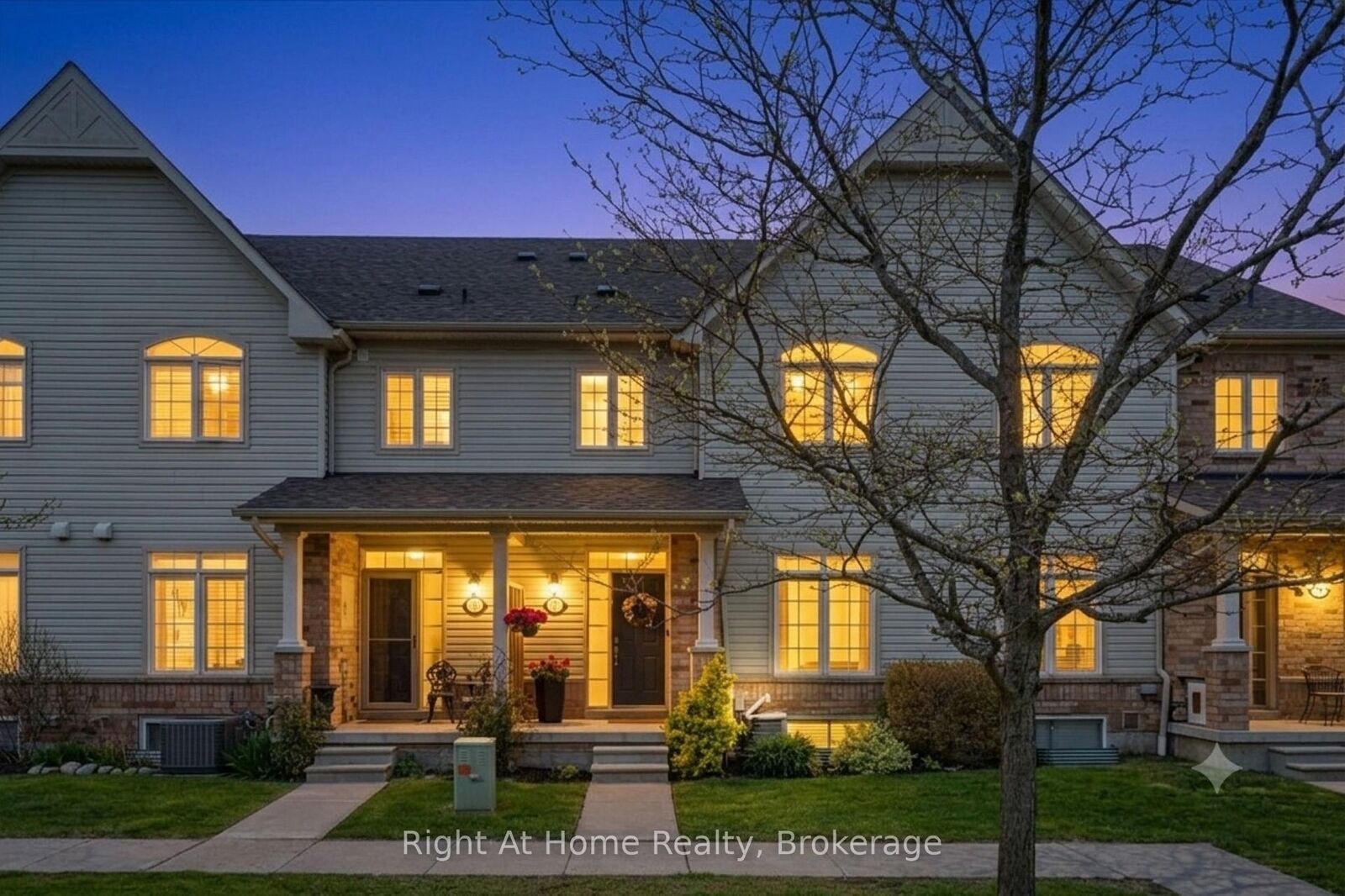 Property Photo:  17 Wicker Park Way  ON L1R 0C8 