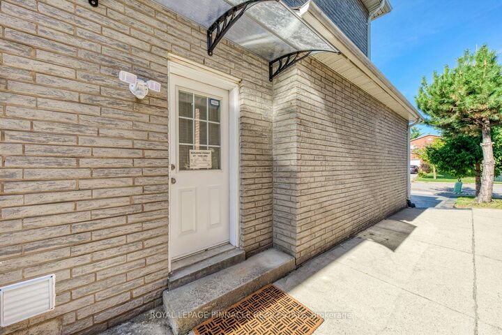 Property Photo: 1292 Willowbank Trail Lower ON L4W 5M5