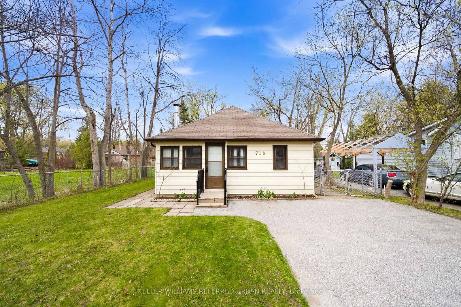 Property Photo: 706 Chestnut Street ON L9S 2H8