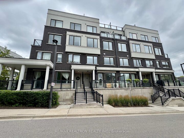 Photo de la propriété: 100 Alex Gardner Circle 5 ON L4G 3G5