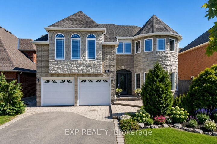 16 Curry Crescent — photo 1