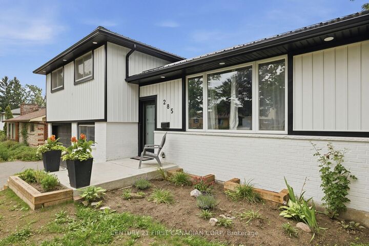 Property Photo:  285 Panorma Crescent  ON N5Z 3H2 