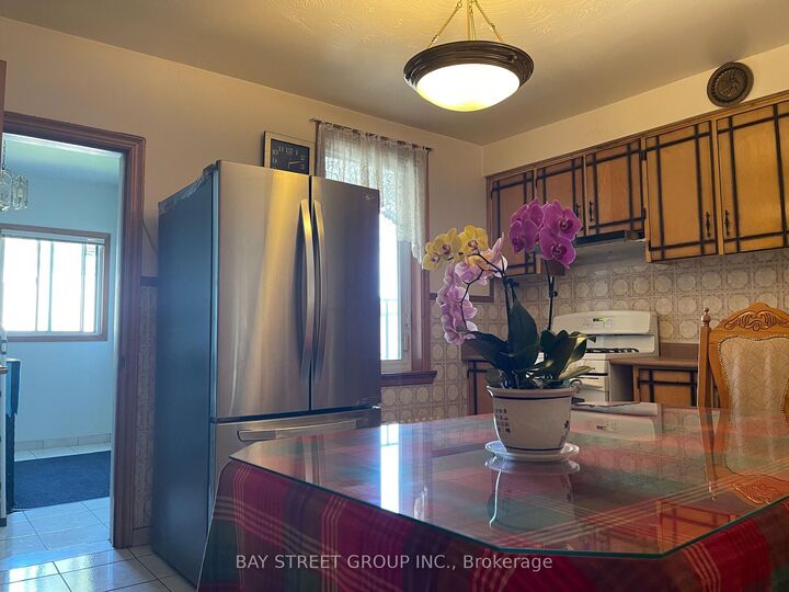 Property Photo: 543 Crawford Street ON M6G 3J9