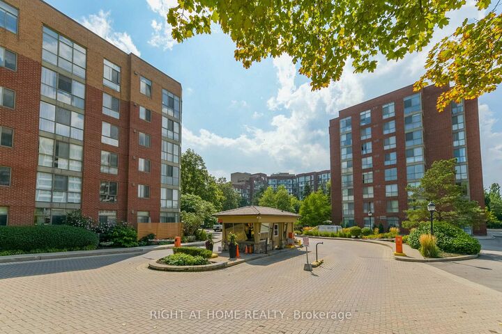 Property Photo:  24 Southport Street 853  ON M6S 4Z1 