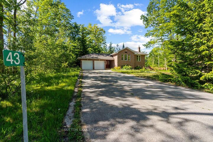 43 Graham Crescent — photo 1