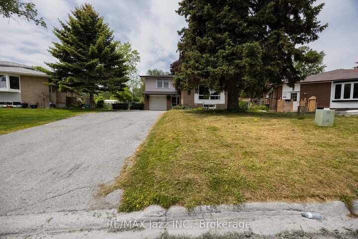 Property Photo: 62 Crossley Drive ON L1A 3T5