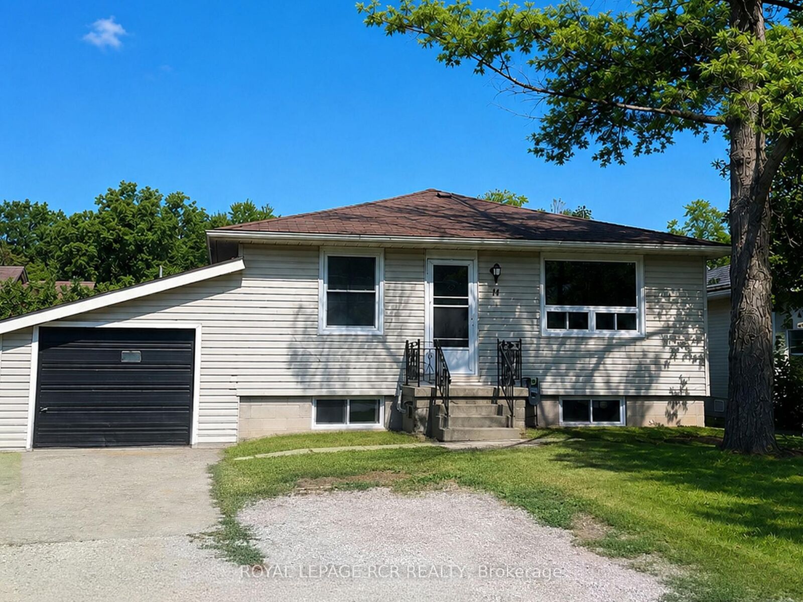 Property Photo:  11 Jacksons Point Avenue  ON L0E 1L0 