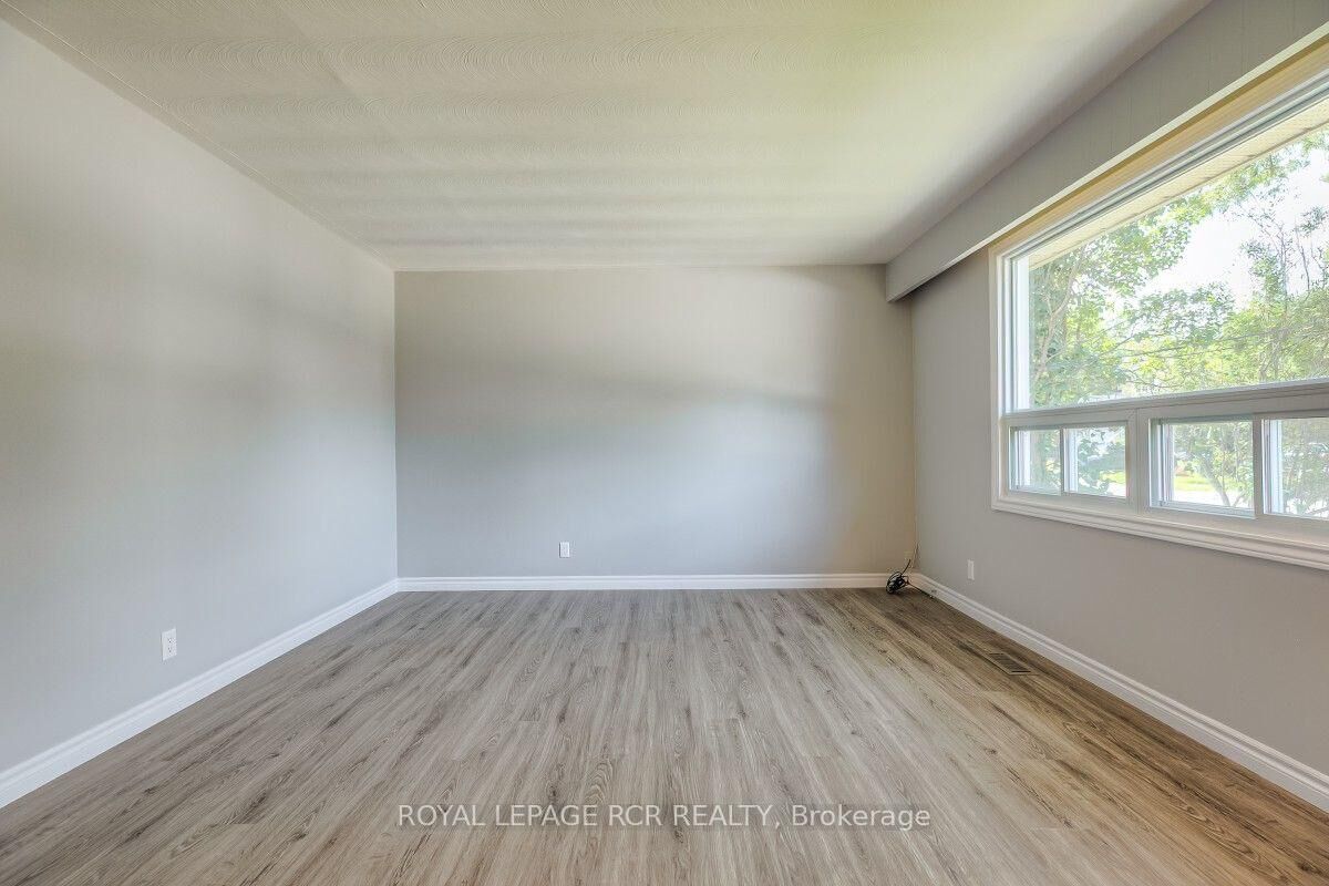 Property Photo: 11 Jacksons Point Avenue ON L0E 1L0