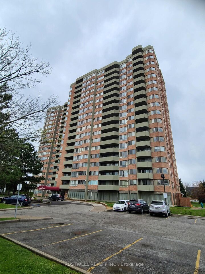 30 Thunder Grove 1010 — photo 1