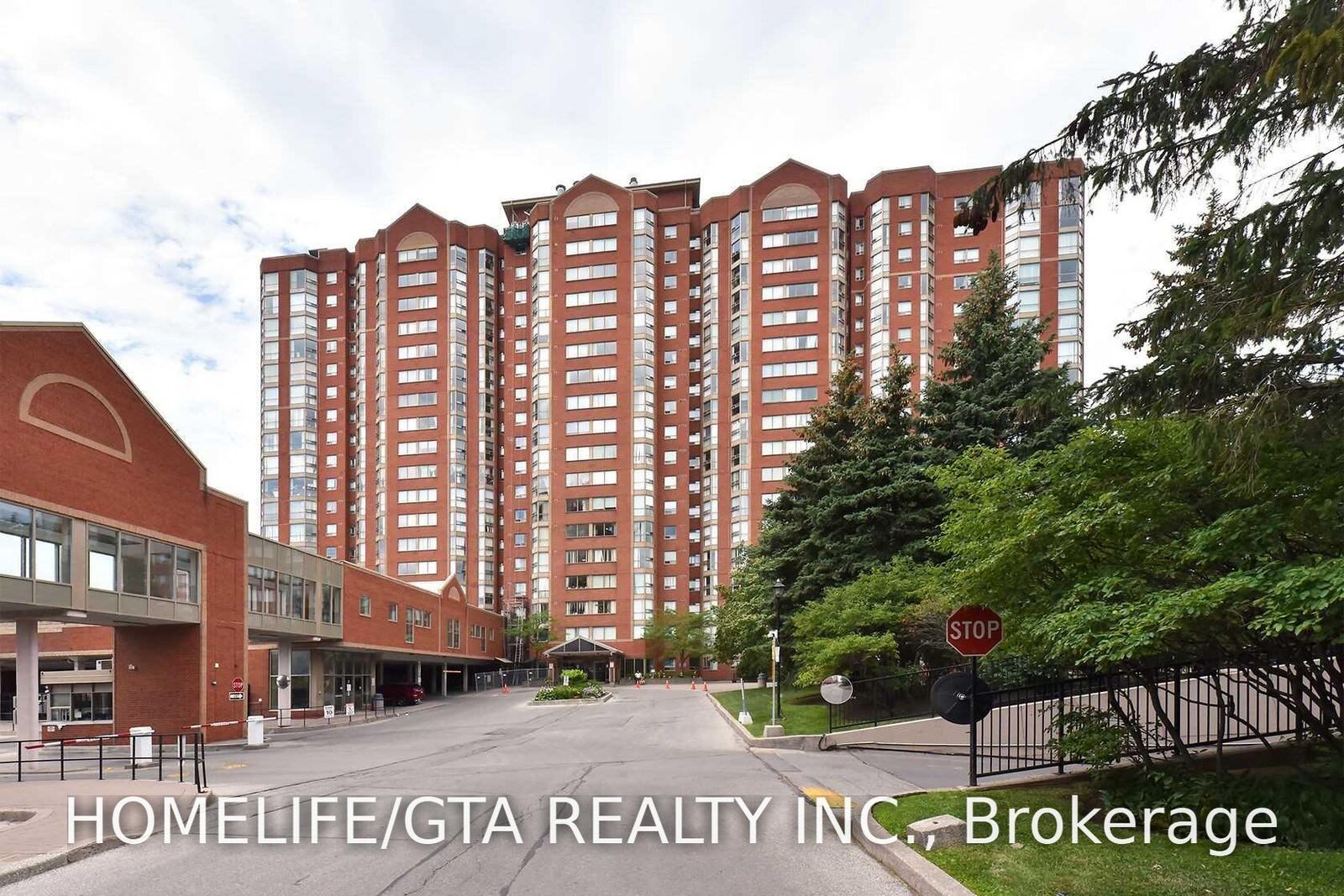 Property Photo: 2460 Eglinton Avenue E 1710 ON M1K 5J7