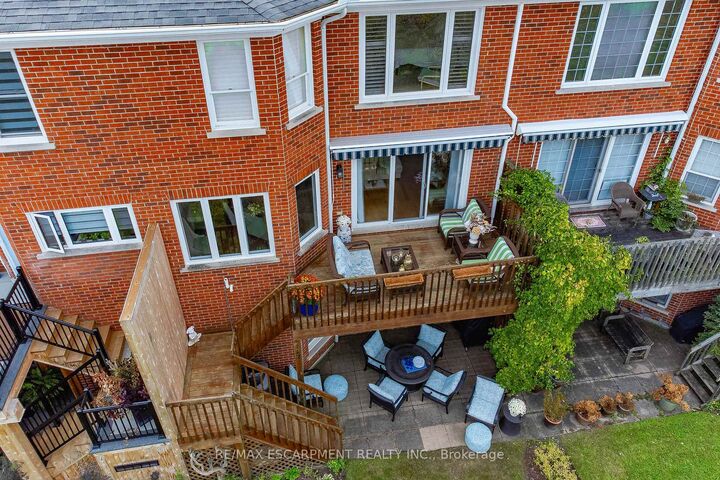Property Photo: 112 Fairwood Place W ON L7T 4B6