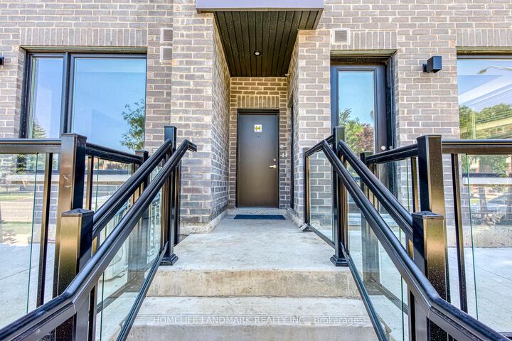 Property Photo: 3538 Colonial Drive 14 ON L5L 5R9