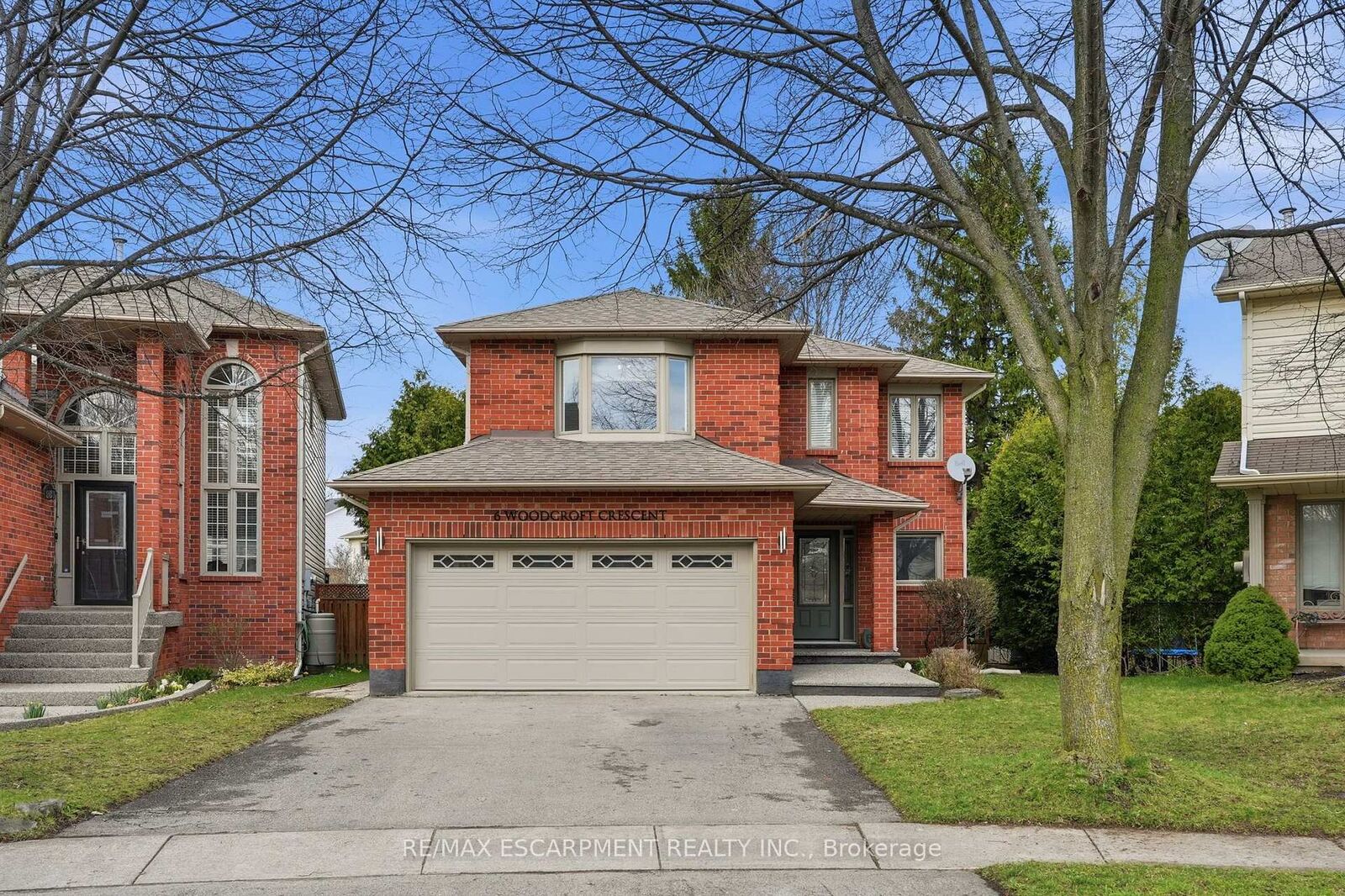 Property Photo: 6 Woodcroft Crescent ON L8B 0H1
