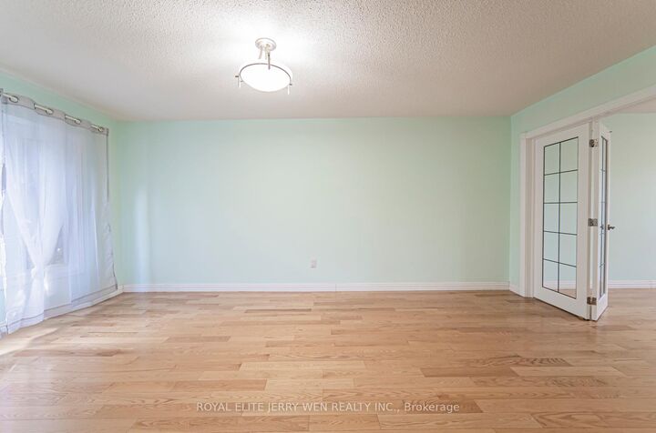 Property Photo: 10 Kingsboro Road ON L3T 6S9