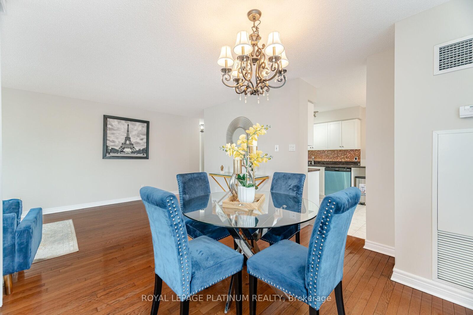 Property Photo: 156 Enfield Place 703 ON L5B 4L8