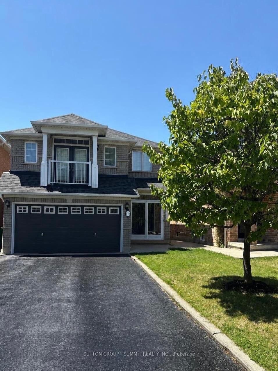 Property Photo: 910 Knotty Pine Grove ON L5W 1J9