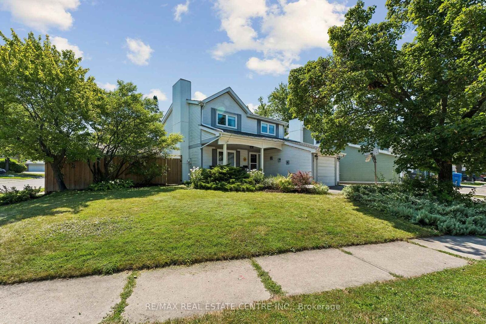 Property Photo: 29 Blueridge Square ON L6Z 1A2