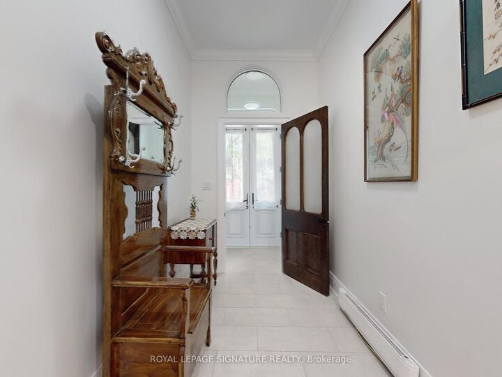 Photo de la propriété: 28 Beaconsfield Avenue 3 ON M6J 3H9