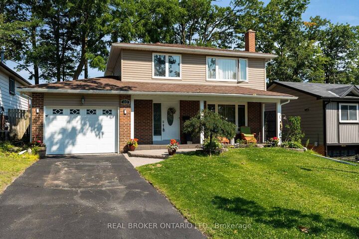 Property Photo: 40 Farmingdale Crescent ON L4M 5E5