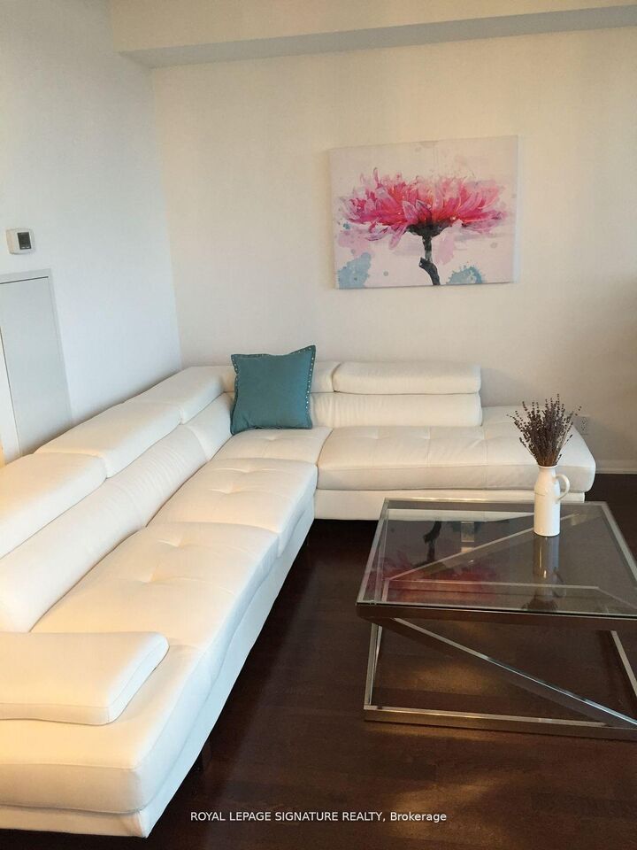 Property Photo: 832 Bay Street 2301 ON M5S 1Z6