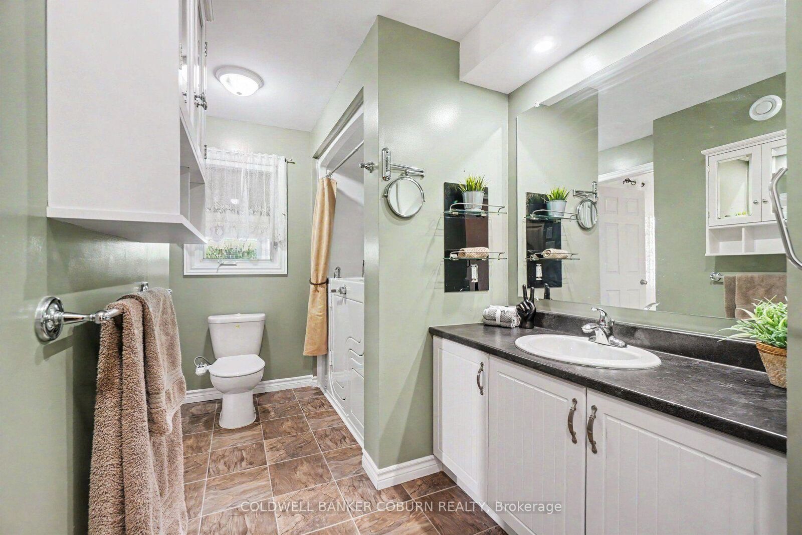 Property Photo: 127 Elizabeth Drive ON K0C 1H0