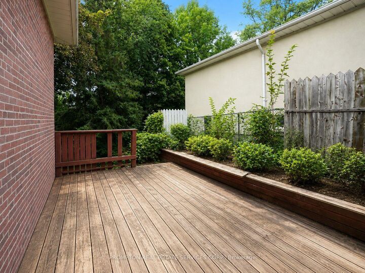 Property Photo: 25 Lehar Crescent ON M2H 1J4