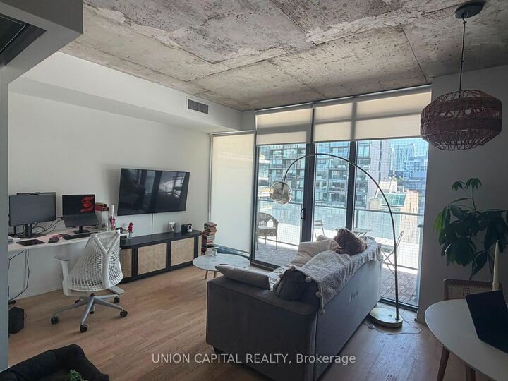Property Photo: 95 Bathurst Street 818 ON M5V 0S7