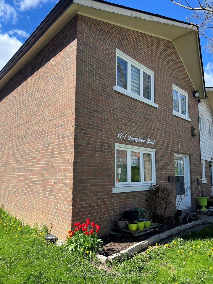 Property Photo: 17 Derrydown Road 1 ON M3J 1R2