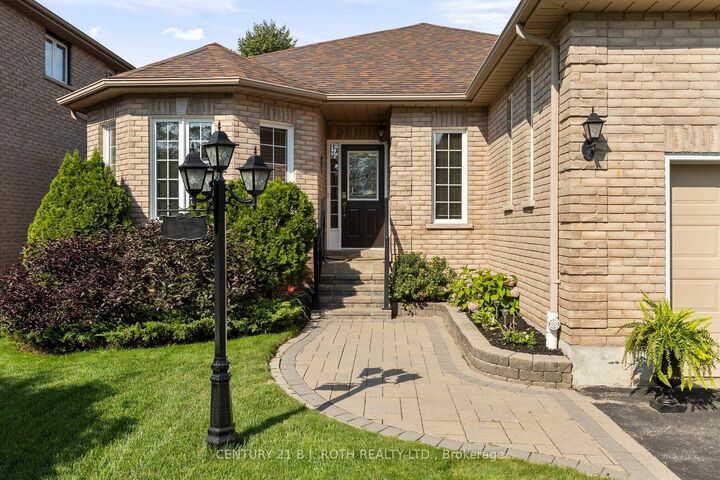 Property Photo: 14 Prince George Crescent ON L4N 0K8