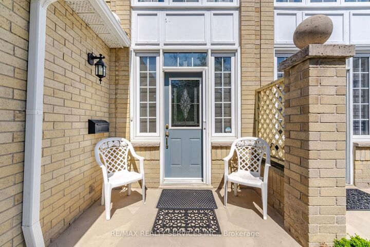 Photo de la propriété:  10 Hartnell Square  ON L6S 5W7 