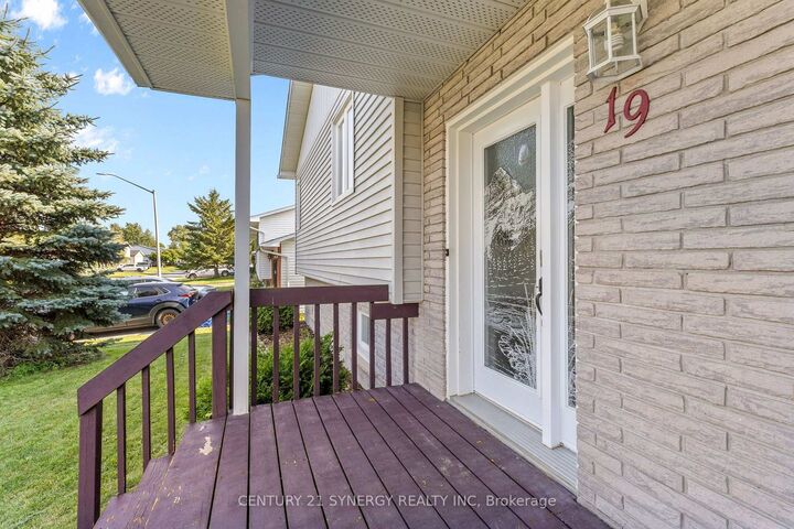 Property Photo: 19 Promenade Boulevard ON K0A 1W1