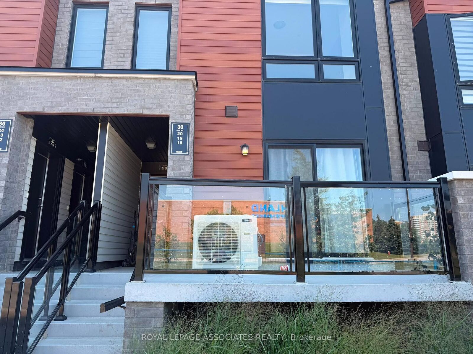 Property Photo: 30 Liben Way 18 ON M1J 3Z4