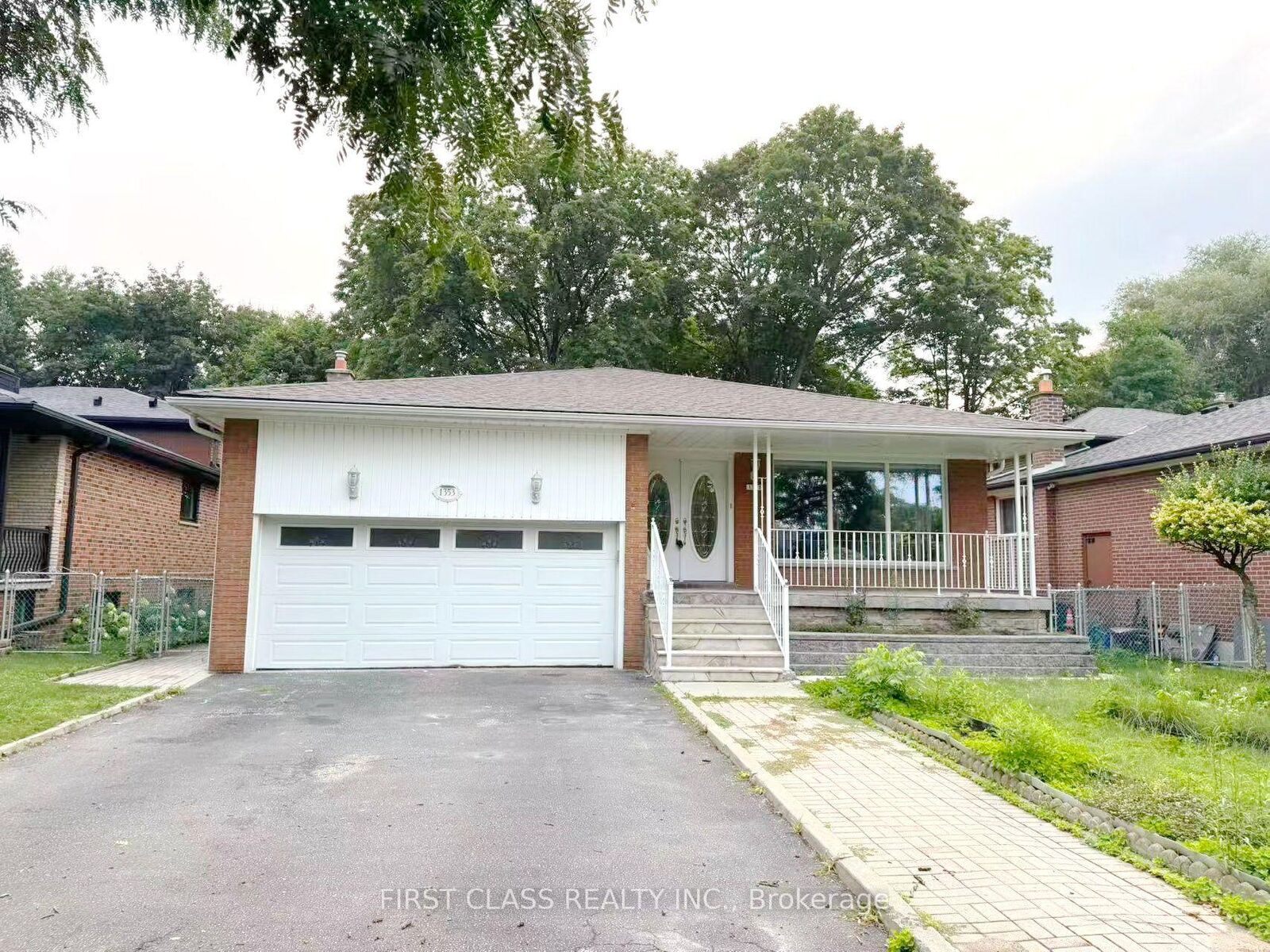 Property Photo:  1353 Myron Drive Upper  ON L5E 2N5 