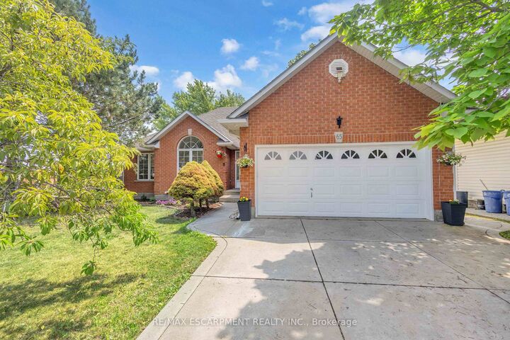 Property Photo:  65 Thistlemoor Drive  ON N3W 2K5 