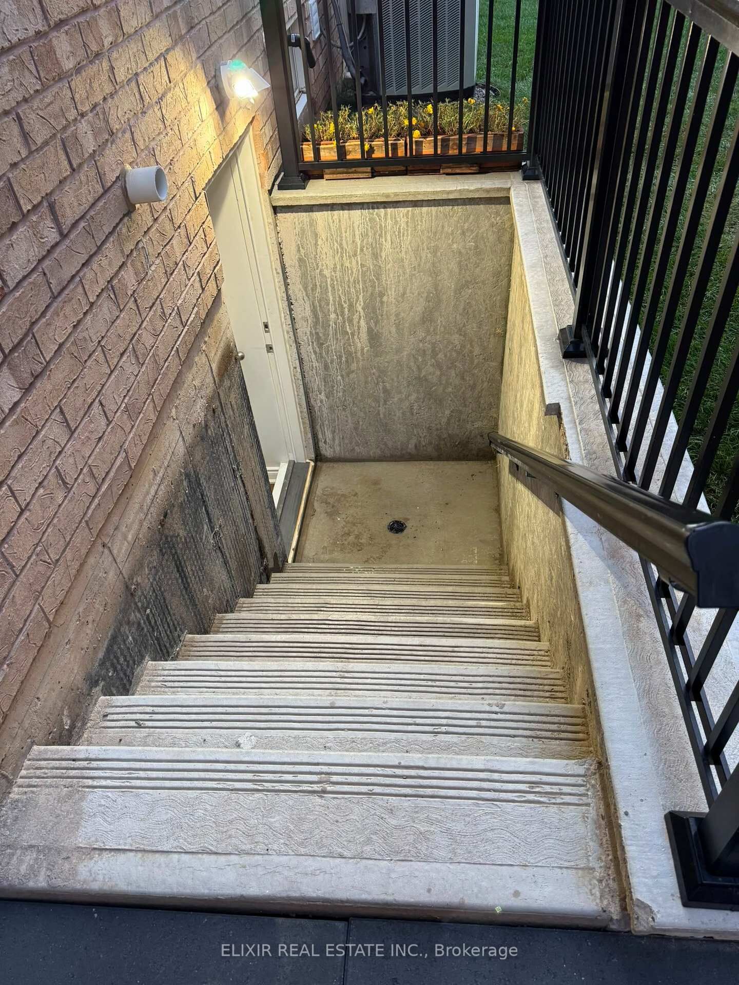 Property Photo: 4607 Irena Avenue Basement ON L7M 0L8
